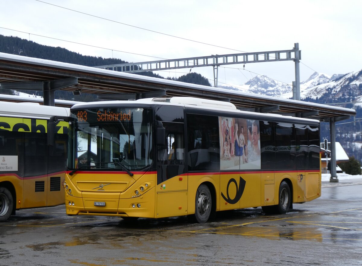 (270'698) - PostAuto Bern - BE 707'930/PID 10'964 - Volvo (ex Kbli, Gstaad) am 6. Januar 2025 beim Bahnhof Gstaad