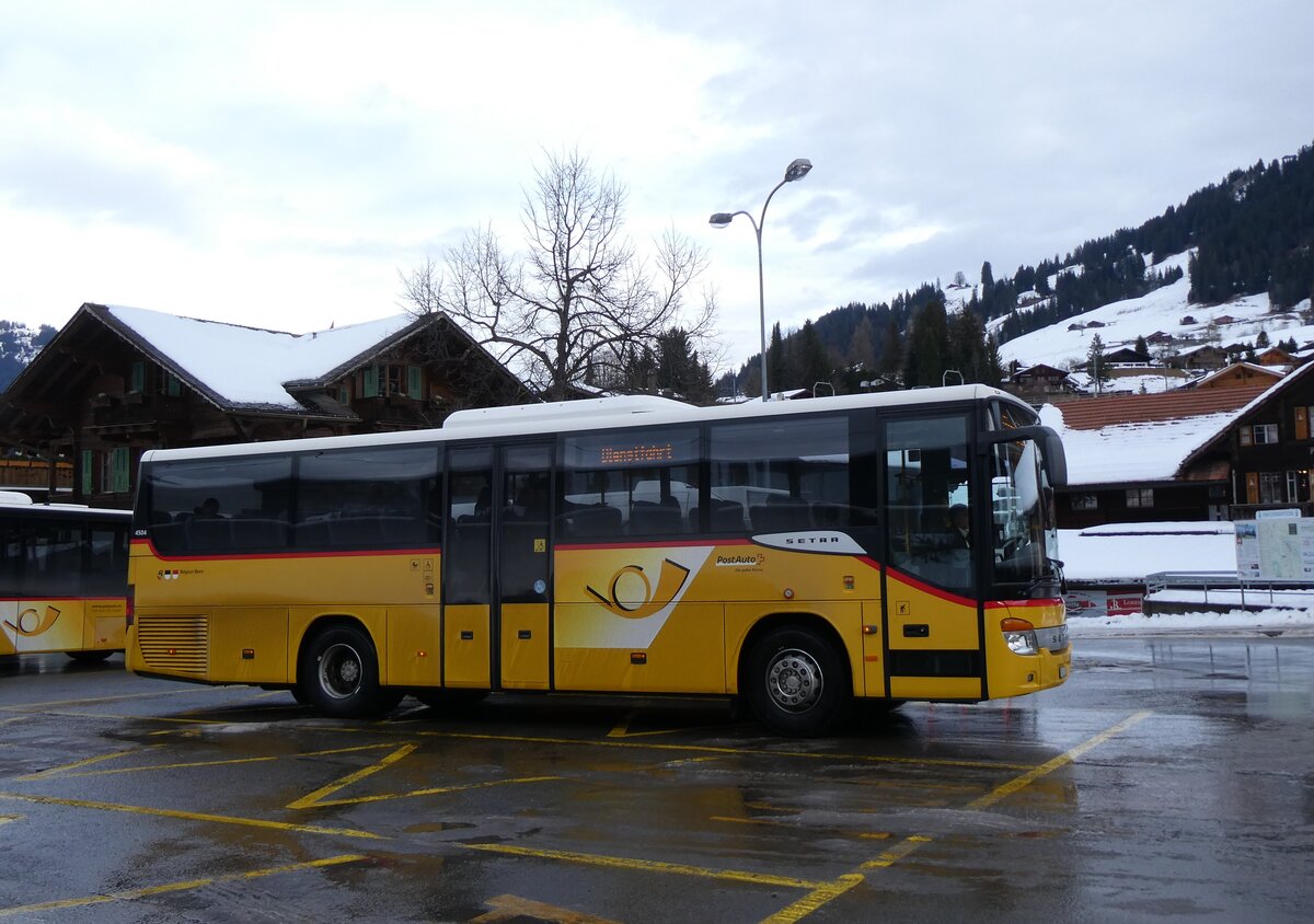 (270'704) - PostAuto Bern - BE 401'263/PID 4504 - Setra (ex AVG Meiringen Nr. 63) am 6. Januar 2025 beim Bahnhof Gstaad