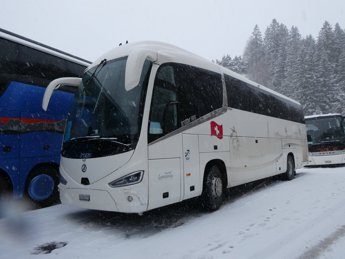 (270'935) - Lmania, Montreux - VS 501'615 - Irizar (Vorfhrfahrzeug Visa) am 11. Januar 2025 in Adelboden, ASB 