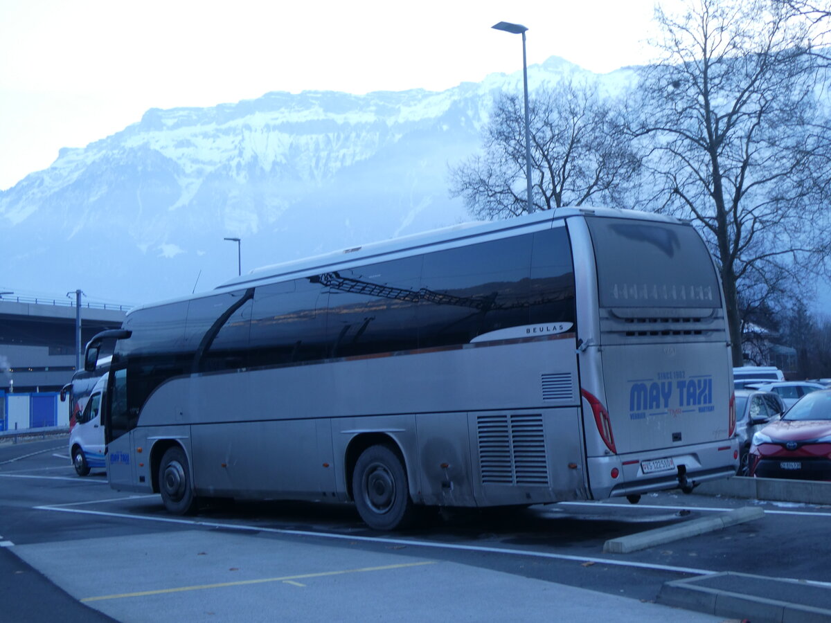 (271'227) - May-Taxi, Verbier - VS 122'510 - Beulas am 18. Januar 2025 beim Bahnhof Interlaken Ost 