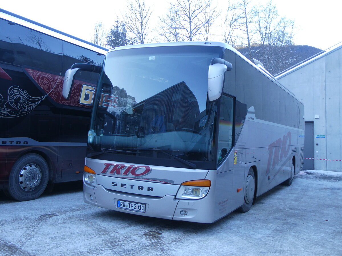 (271'245) - Aus Deutschland: Trio, Schenkenzell - RW-TF 2011 - Setra am 18. Januar 2025 in Grindelwald, Terminal