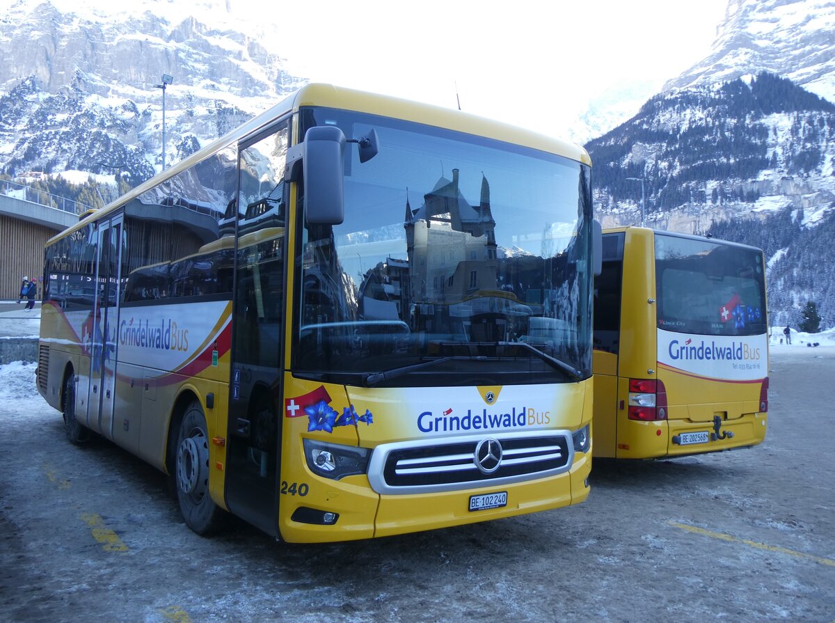 (271'292) - GrindelwaldBus, Grindelwald - Nr. 240/BE 102'240 - Mercedes am 18. Januar 2025 beim Bahnhof Grindelwald