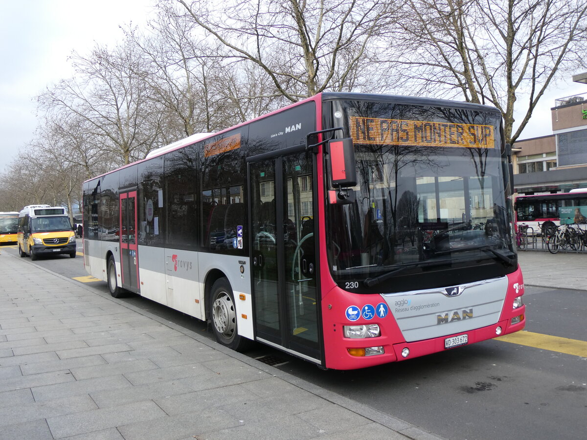 (271'562) - TRAVYS Yverdon - Nr. 230/VD 303'672 - MAN am 1. Februar 2025 beim Bahnhof Yverdon