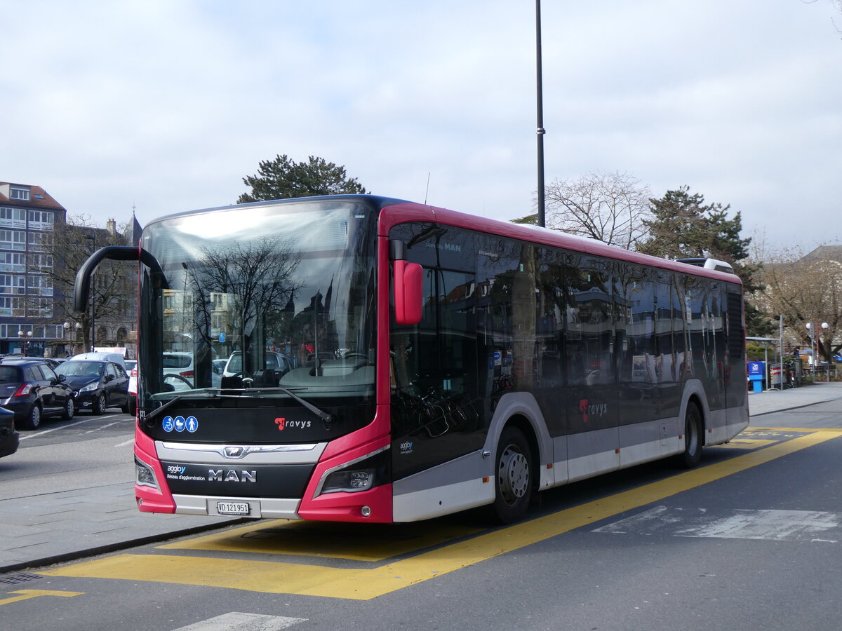 (271'617) - TRAVYS Yverdon - Nr. 121/VD 121'951 - MAN am 1. Februar 2025 beim Bahnhof Yverdon