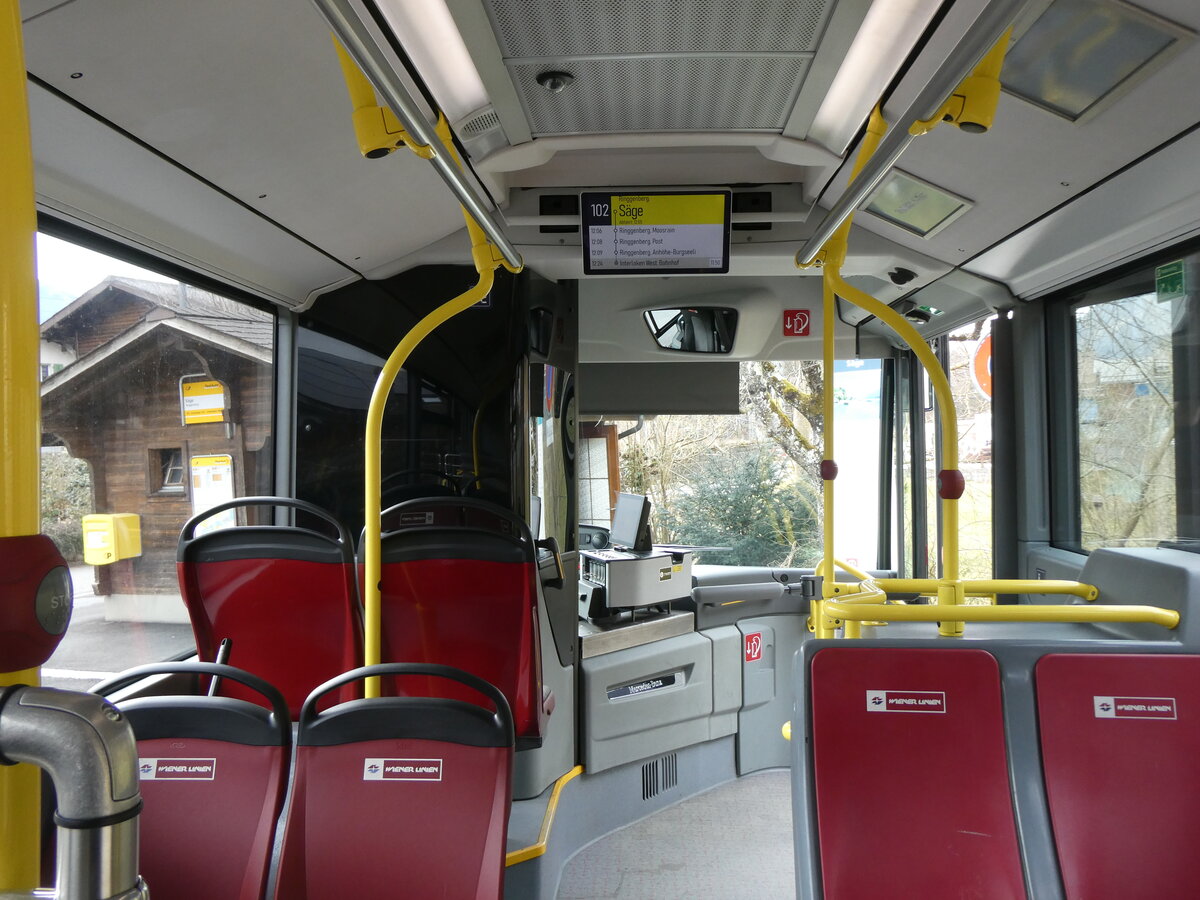 (271'845) - PostAuto Bern - BE 640'277/PID 12'318 - Mercedes (ex Wiener Linien, A-Wien Nr. 8158) am 11. Februar 2025 in Ringgenberg, Sge (Innenaufnahme)