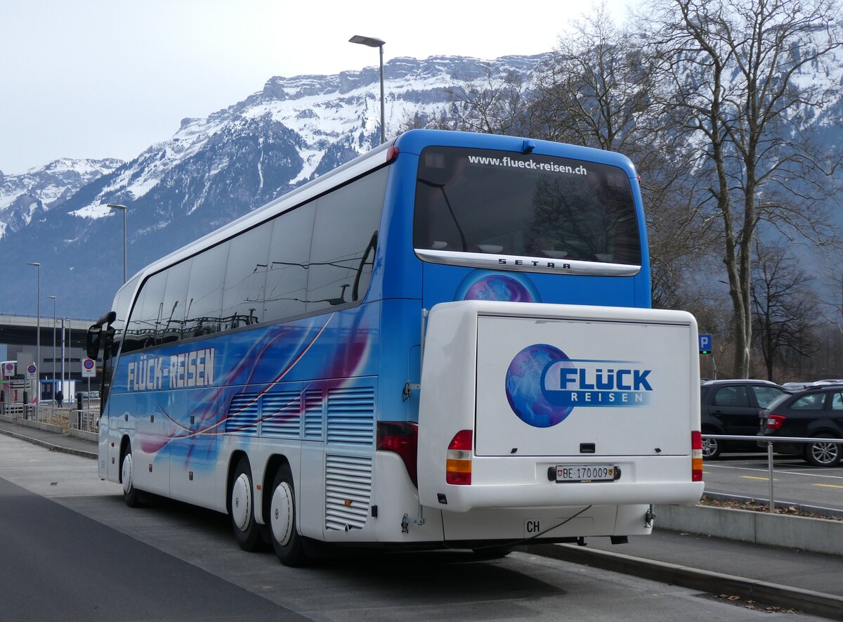 (271'850) - Flck, Brienz - BE 170'009 - Setra am 11. Februar 2025 beim Bahnhof Interlaken Ost