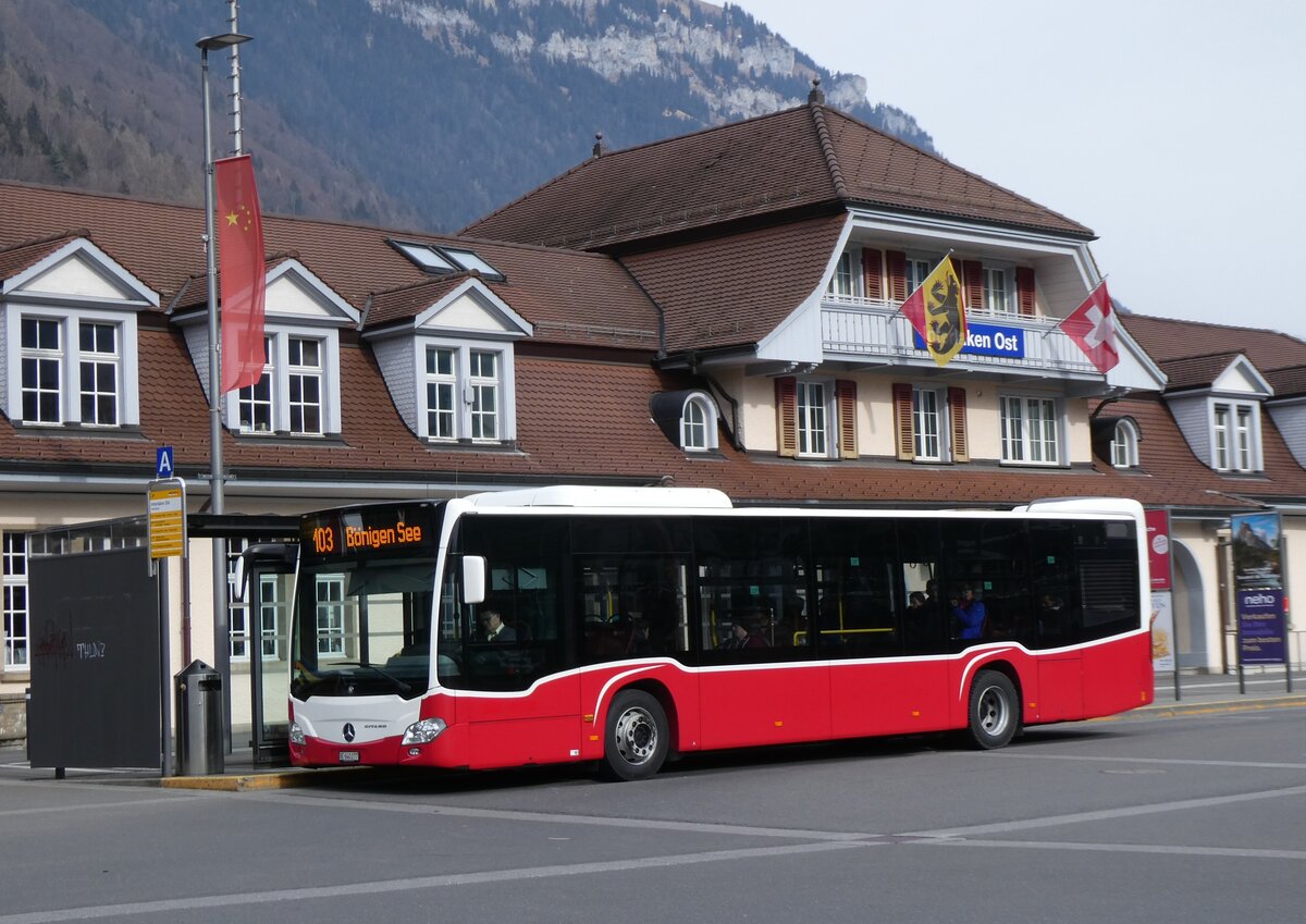 (271'853) - PostAuto Bern - BE 640'277/PID 12'318 - Mercedes am 11. Februar 2025 beim Bahnhof Interlaken Ost