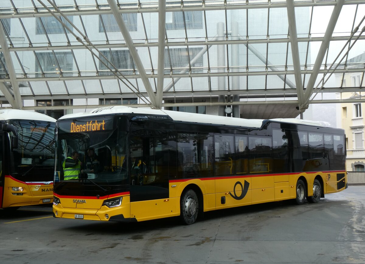 (271'990) - PostAuto Graubnden - GR 85'630/PID 12'107 - Scania am 14. Februar 2025 in Chur, Postautostation