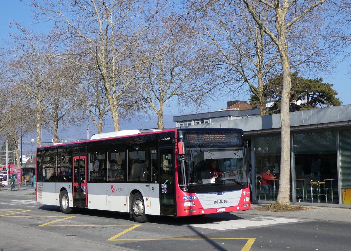 (272'092) - TRAVYS Yverdon - Nr. 228/VD 133'020 - MAN am 15. Februar 2025 beim Bahnhof Yverdon 