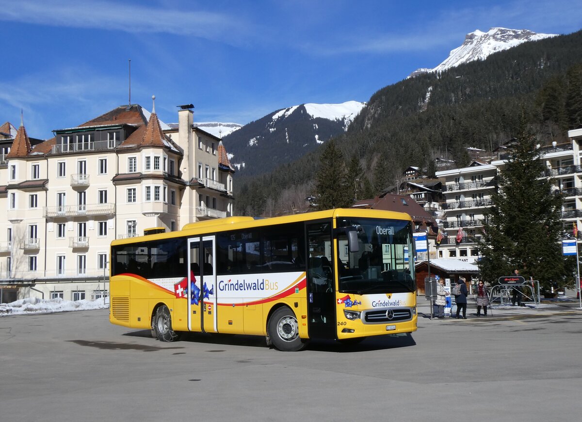 (272'181) - GrindelwaldBus, Grindelwald - Nr. 240/BE 102'240 - Mercedes am 17. Februar 2025 beim Bahnhof Grindelwald