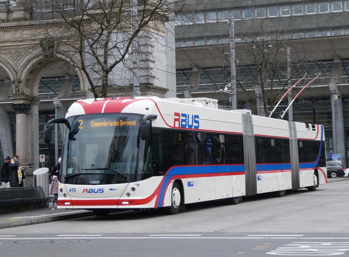 (272'262) - VBL Luzern - Nr. 419 - Hess/Hess Doppelgelenktrolleybus am 20. Februar 2025 beim Bahnhof Luzern