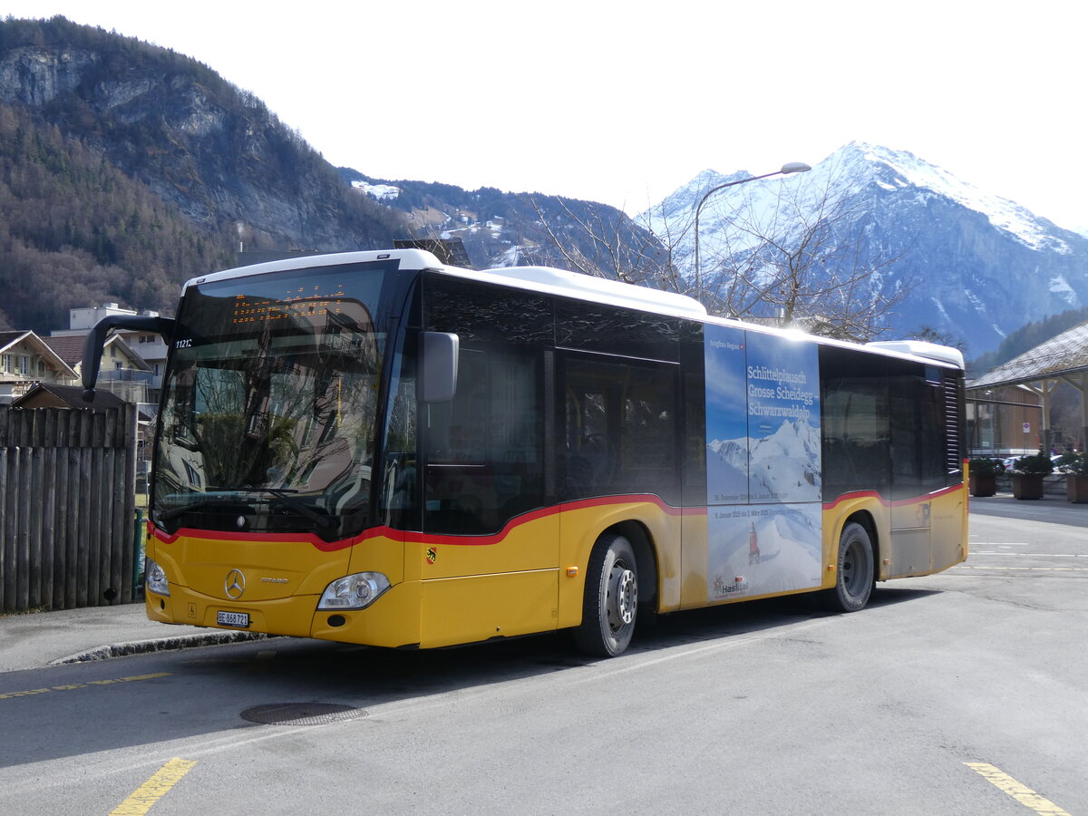 (272'283) - Flck, Brienz - Nr. 21/BE 868'721/PID 11'212 - Mercedes am 21. Februar 2025 in Meiringen, Postautostation