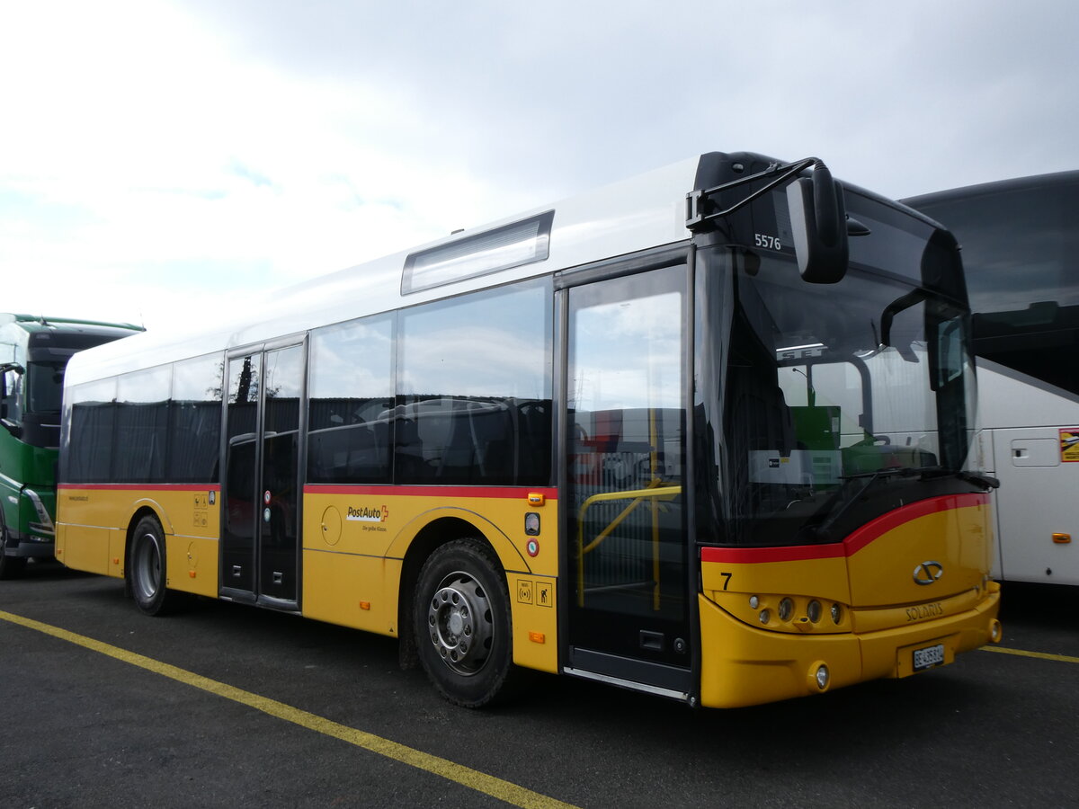 (272'552) - PostAuto Bern - Nr. 7/BE 435'814/PID 5576 - Solaris (ex Lengacher, Wichtrach Nr. 4) am 1. Mrz 2025 in Kerzers, Interbus