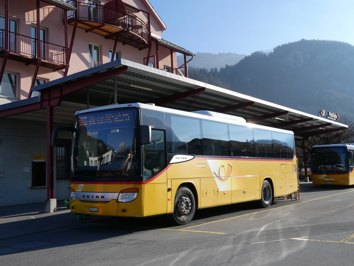 (272'570) - PostAuto Bern - BE 401'465/PID 4715 - Setra (ex AVG Meiringen Nr. 65) am 2. Mrz 2025 in Meiringen, Postautostation