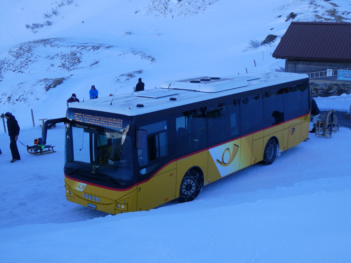 (272'578) - Flck, Brienz - Nr. 26/BE 868'726/PID 11'668 - Iveco am 2. Mrz 2025 auf der Grossen Scheidegg