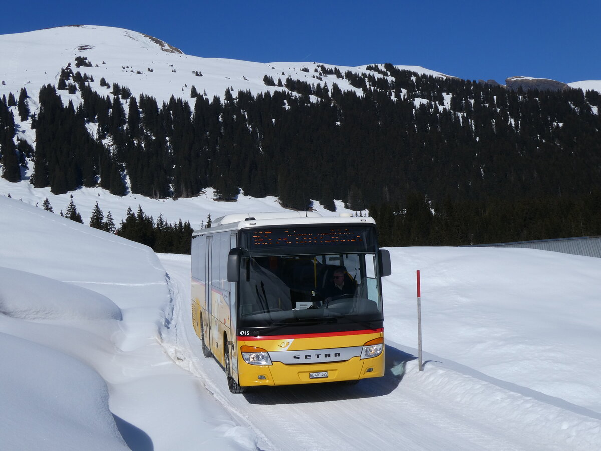 (272'589) - PostAuto Bern - BE 401'465/PID 4715 - Setra (ex AVG Meiringen Nr. 65) am 2. Mrz 2025 bei der Grossen Scheidegg