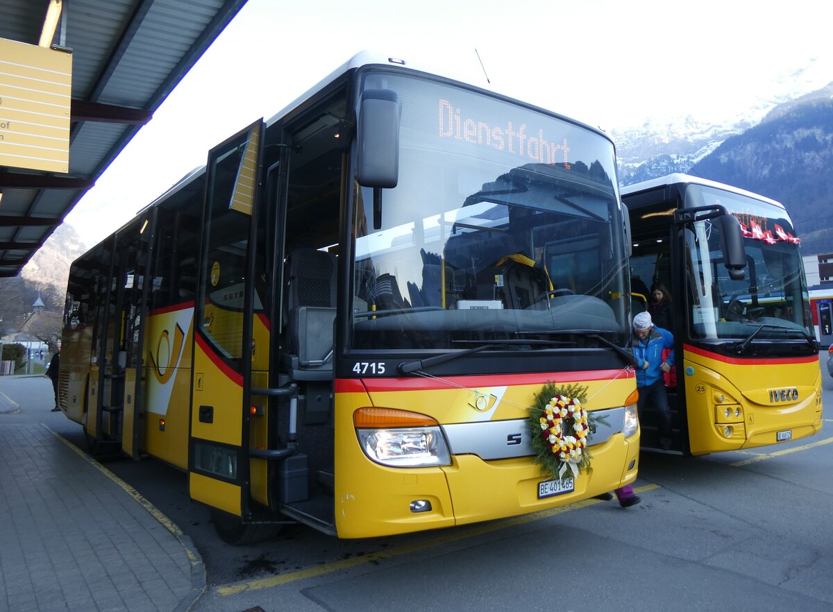 (272'603) - PostAuto Bern - BE 401'465/PID 4715 - Setra (ex AVG Meiringen Nr. 65) am 2. Mrz 2025 in Meiringen, Postautostation