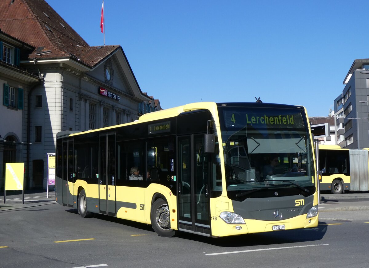 (272'626) - STI Thun - Nr. 176/BE 752'176 - Mercedes am 3. Mrz 2025 beim Bahnhof Thun