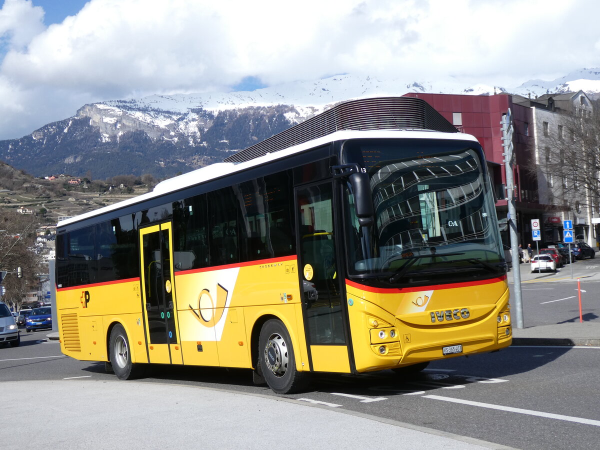 (272'776) - PostAuto Wallis - Nr. 22/VS 465'403/PID 11'913 - Iveco am 11. Mrz 2025 beim Bahnhof Sion