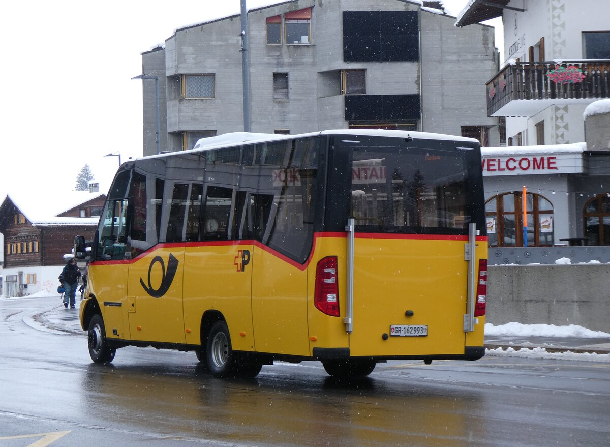 (272'893) - PostAuto Graubnden - GR 162'993/PID 12'101 - Iveco am 14. Mrz 2025 in Flims, Bergbahnen