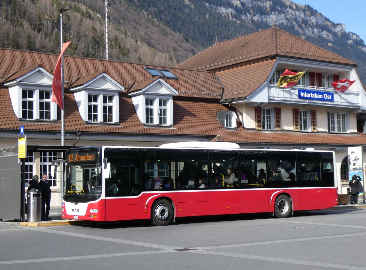 (273'130) - PostAuto Bern - BE 654'090/PID 12'339 - MAN (ex Dr. Richard, A-Wien Nr. 1419) am 22. Mrz 2025 beim Bahnhof Interlaken Ost