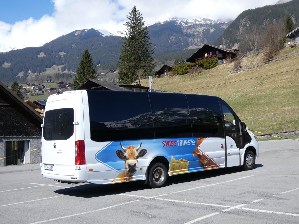 (273'299) - Swisstours Transport, Genve - GE 960'241 - Mercedes am 28. Mrz 2025 in Grindelwald, Grund