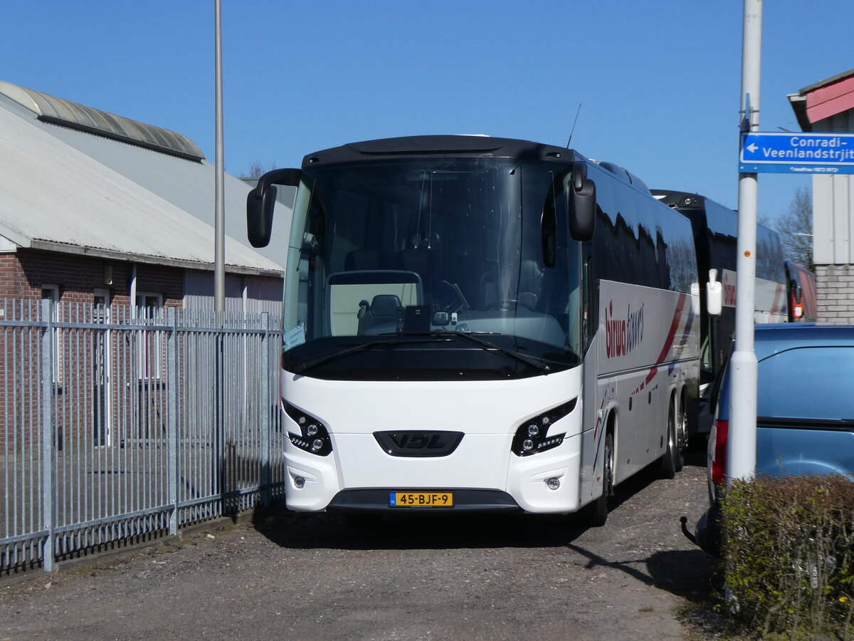(273'627) - Birwa Tours, Damwld - Nr. 82/45-BJF-9 - VDL am 5. April 2025 in Damwld, Garage