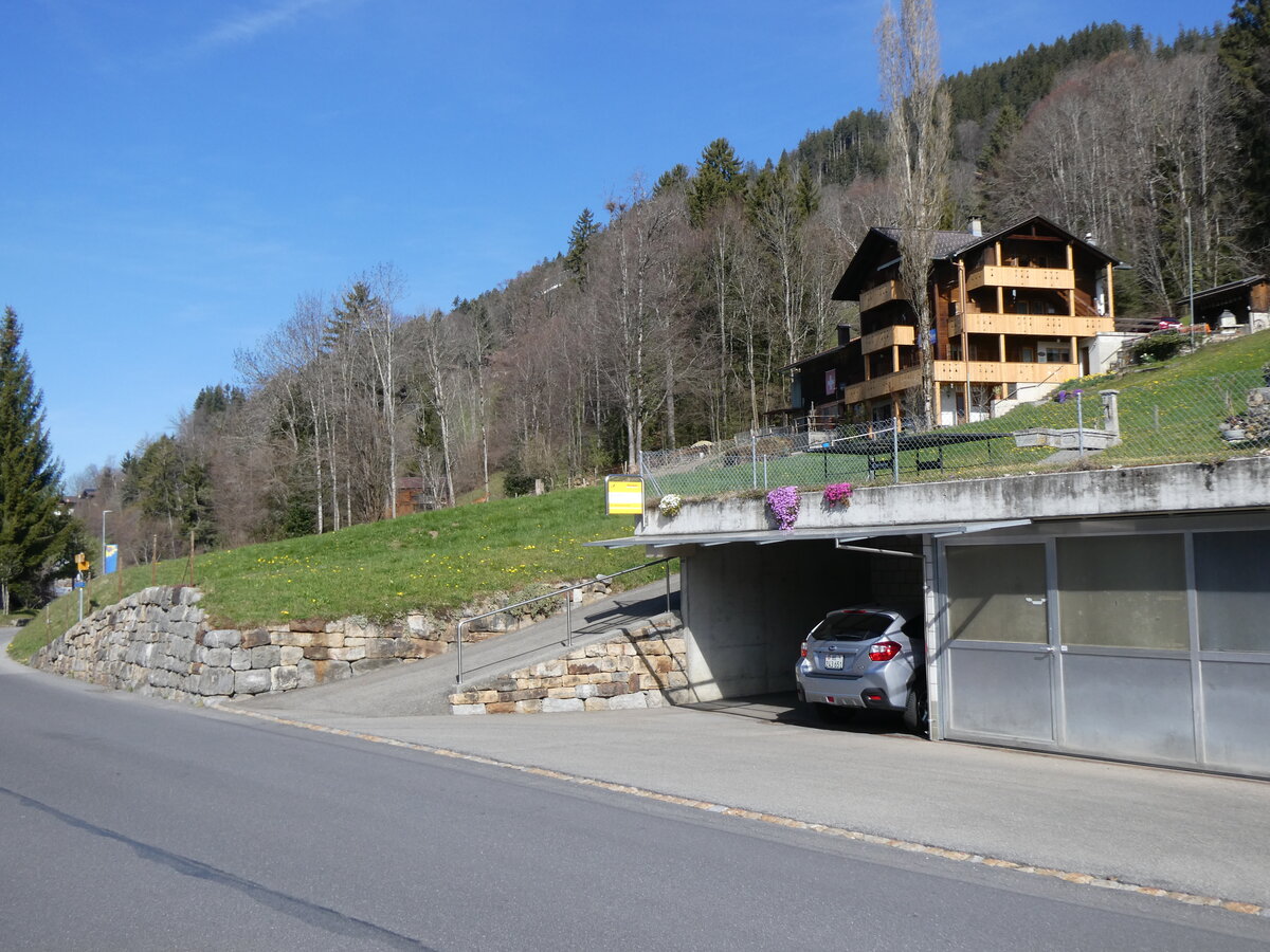 (273'784) - PostAuto-Haltestelle am 10. April 2025 in Beatenberg, Altersheim