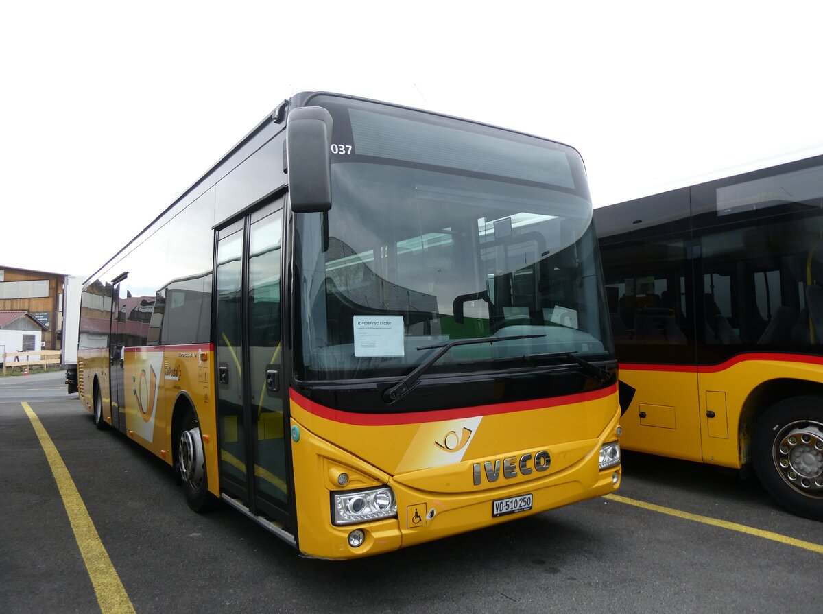 (273'917) - CarPostal Ouest - VD 510'250/PID 10'037 - Iveco (ex Faucherre, Moudon) am 12. April 2025 in Kerzers, Interbus