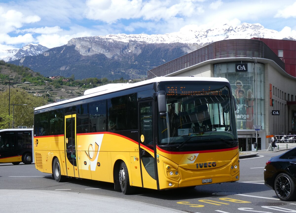 (273'990) - PostAuto Wallis - Nr. 6/VS 355'168/PID 11'763 - Iveco am 14. April 2025 beim Bahnhof Sion
