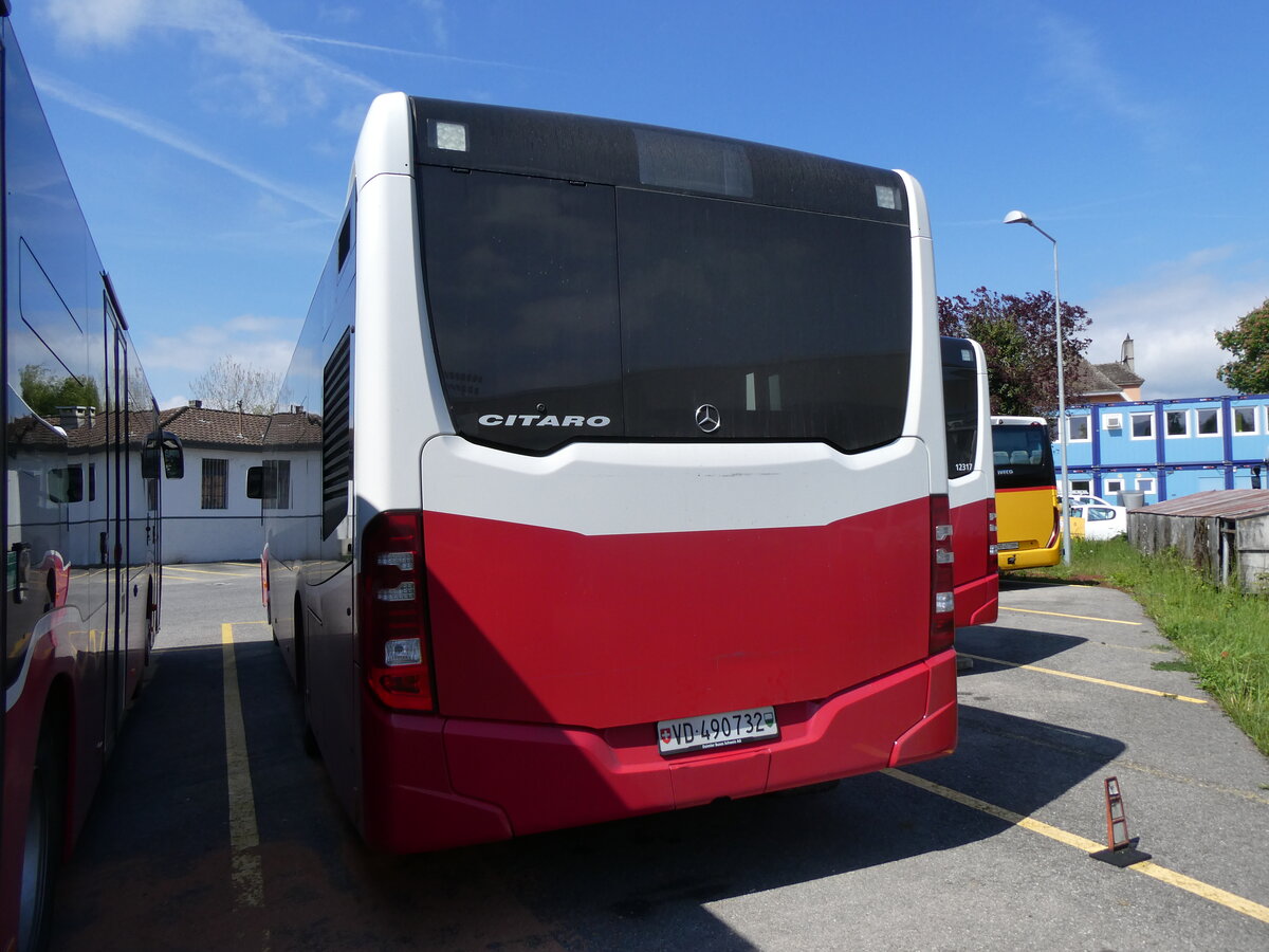 (274'244) - CarPostal Ouest - VD 490'732/PID 12'424 - Mercedes (ex Wiener Linien, A-Wien Nr. 8157) am 26. April 2025 in Yverdon, Garage