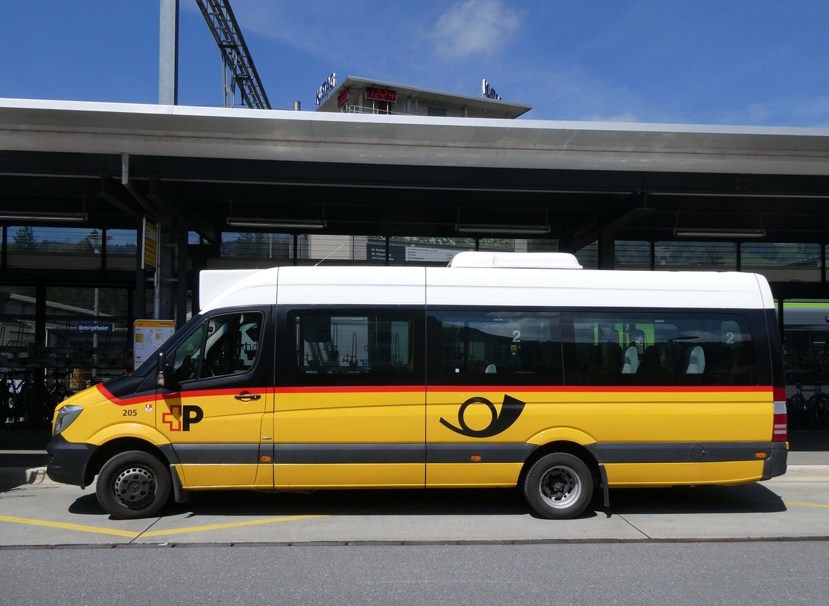 (274'341) - PostAuto Zentralschweiz - Nr. 205/OW 10'005/PID 10'531 - Mercedes (ex Nr. 15; ex Dillier, Sarnen Nr. 15) am 28. April 2025 beim Bahnhof Schpfheim