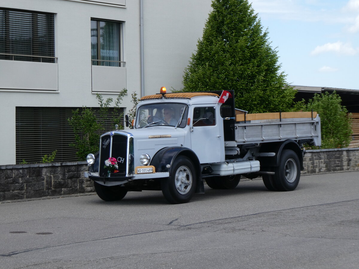(274'586) - Saurer - VD 101'489 - am 3. Mai 2025 beim Bahnhof Rickenbach-Attikon