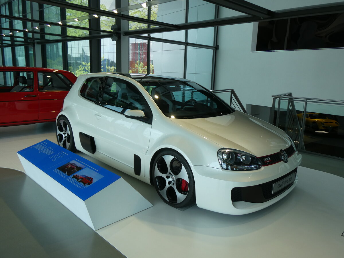 (274'933) - VW-Golf am 7. Mai 2025 in Wolfsburg, Autostadt