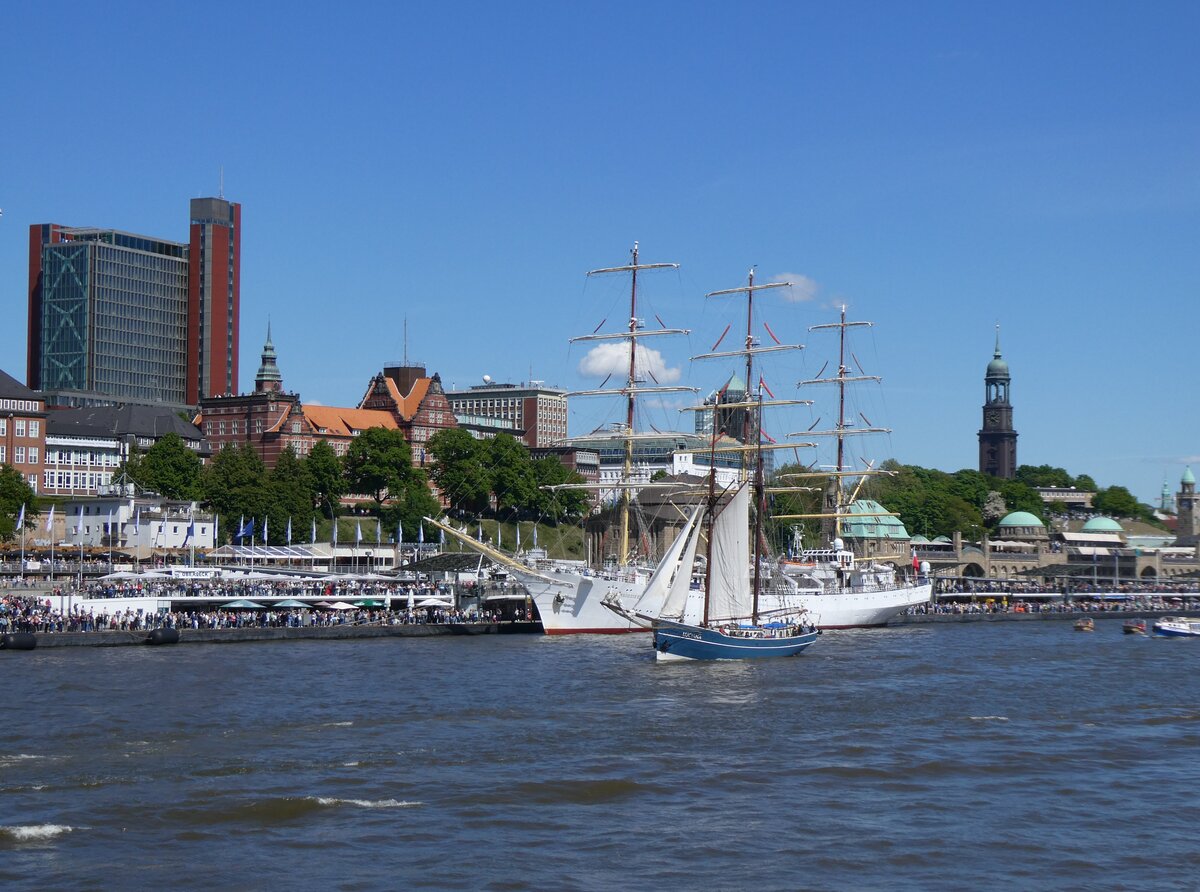 (275'335) - 836. Hafengeburtstag mit Schiffsparade am 9. Mai 2025 auf der Elbe in Hamburg