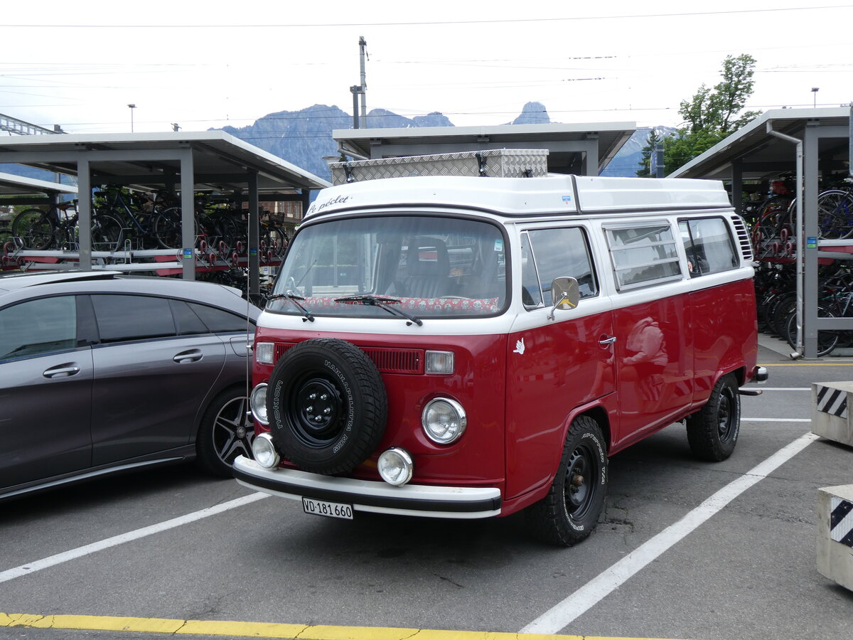 (275'804) - VW-Bus - VD 181'660 - am 25. Mai 2025 beim Bahnhof Thun