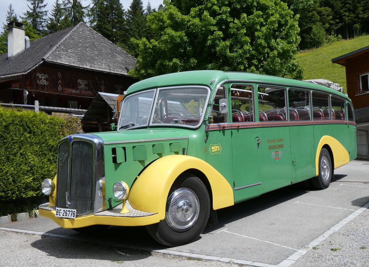 (275'877) - STI Thun - Nr. 15/BE 26'776 - Saurer/Gangloff (ex AvH Heimenschwand Nr. 5) am 27. Mai 2025 in Gohl, Restaurant Jgerhus