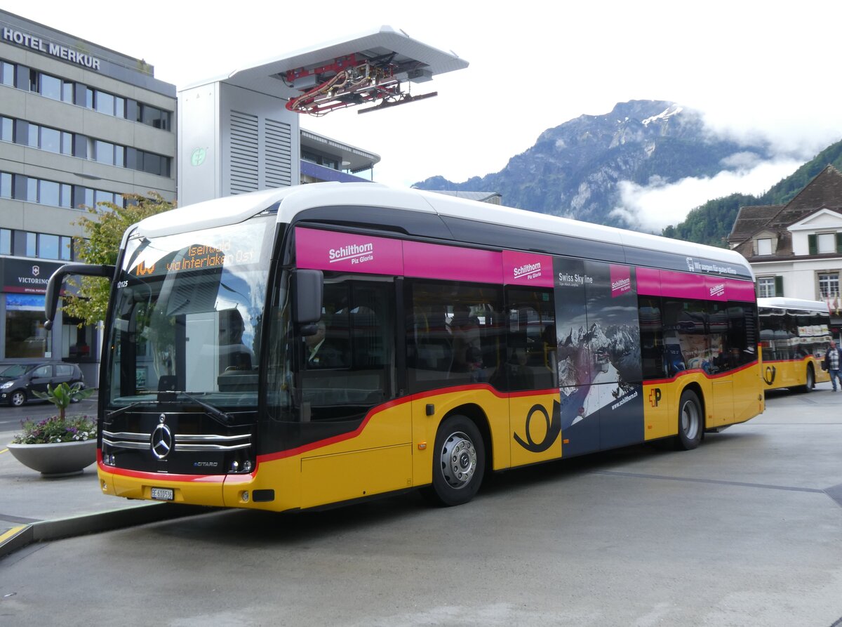 (275'890) - PostAuto Bern - BE 610'536/PID 12'125 - eMercedes am 29. Mai 2025 beim Bahnhof Interlaken West