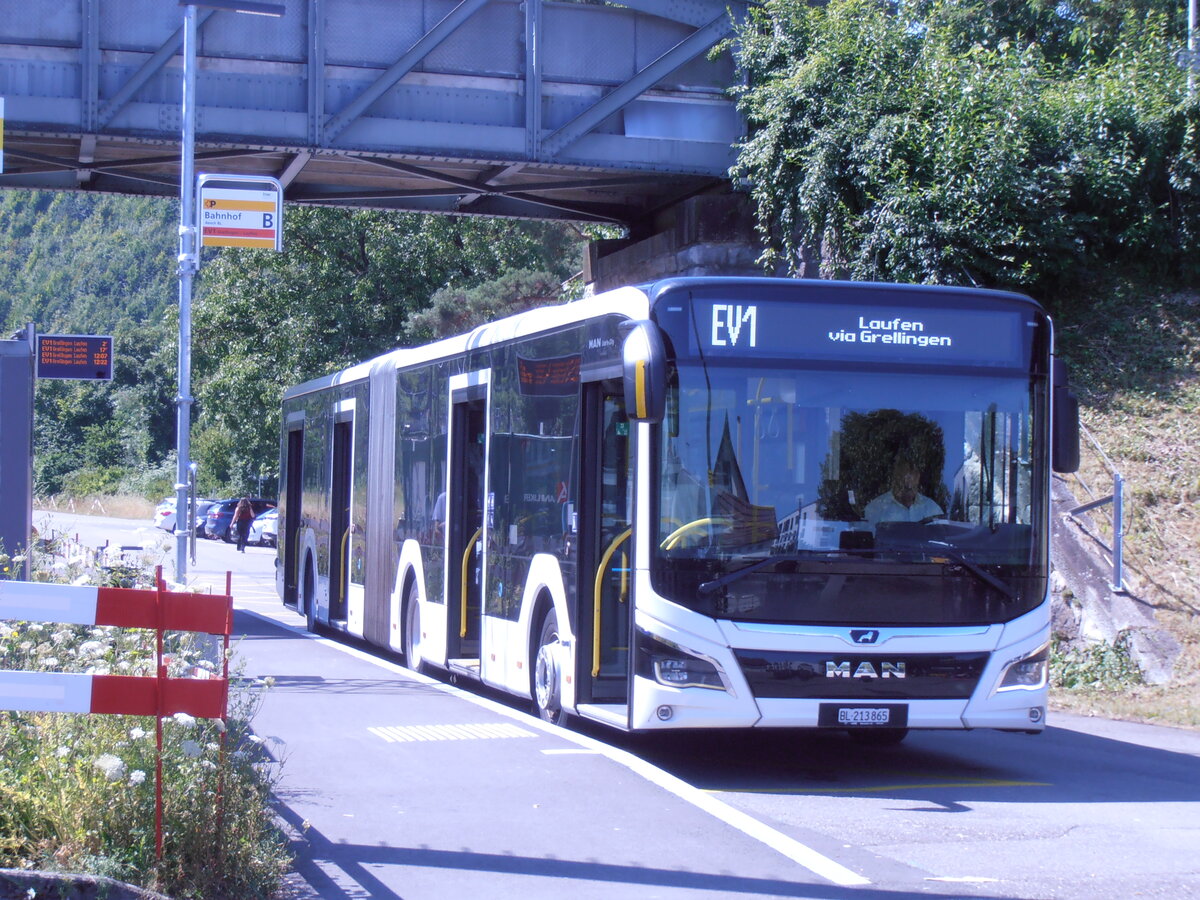(277'765) - PostAuto Nordschweiz - BL 213'865/PID ? - MAN (ex RSVG Troisdorf/D Nr. 2813) am 11. Juli 2025 beim Bahnhof Aesch