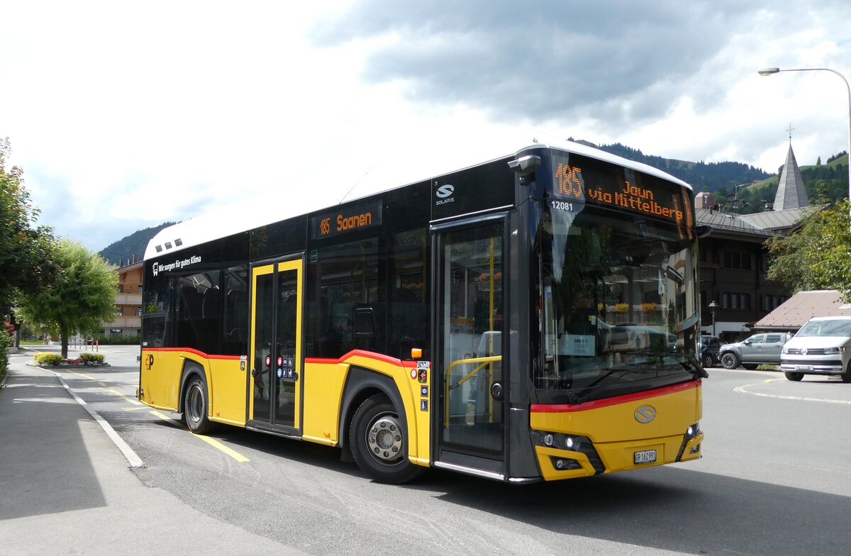 (278'576) - PostAuto Graubnden - GR 162'991/PID 12'081 - eSolaris am 5. August 2025 beim Bahnhof Saanen