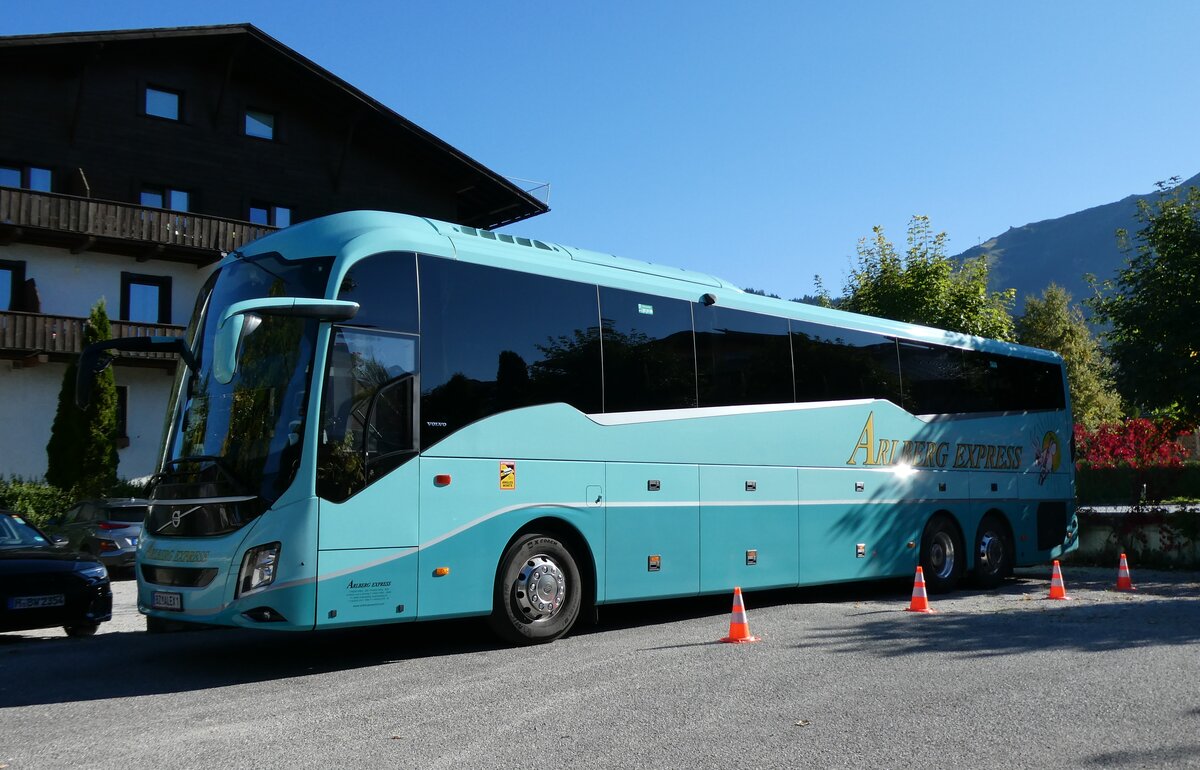 (280'505) - Arlberg Express, Klsterle - BZ ALEX 1 - Volvo am 18. September 2025 in Seefeld, Hotel Central
