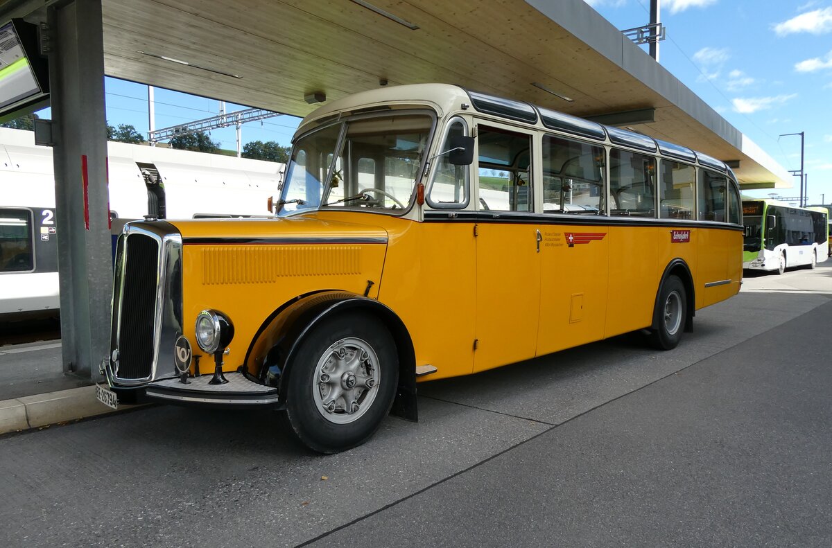 (280'957) - Stalder, Wyssachen - BE 26'794 - Saurer/R&J (ex Loosli, Wyssachen) am 4. Oktober 2025 beim Bahnhof Huttwil (280'957) - Stalder, Wyssachen - BE 26'794 - Saurer/R&J (ex Loosli, Wyssachen) am 4. Oktober 2025 beim Bahnhof Huttwil