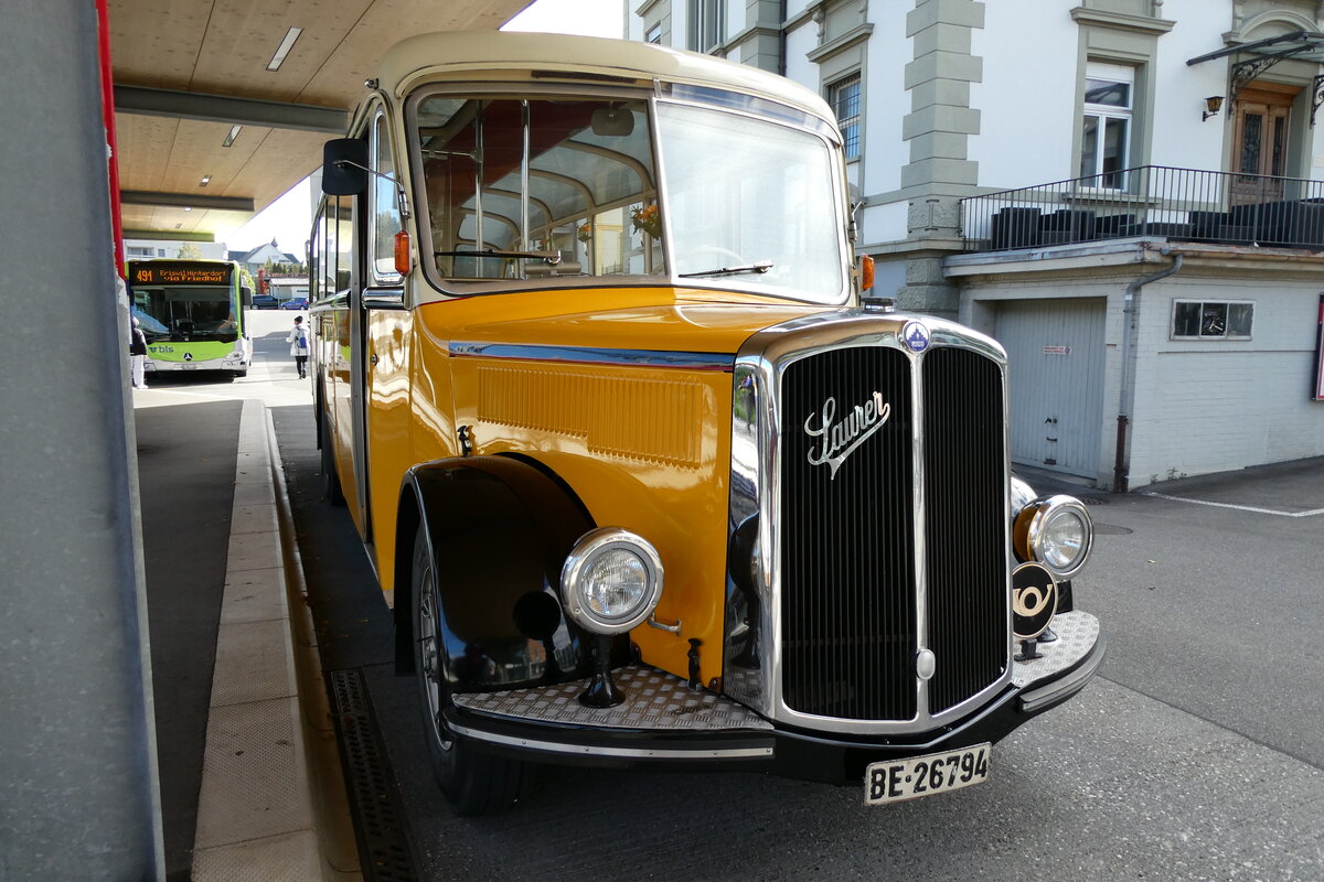 (280'958) - Stalder, Wyssachen - BE 26'794 - Saurer/R&J (ex Loosli, Wyssachen) am 4. Oktober 2025 beim Bahnhof Huttwil (280'958) - Stalder, Wyssachen - BE 26'794 - Saurer/R&J (ex Loosli, Wyssachen) am 4. Oktober 2025 beim Bahnhof Huttwil