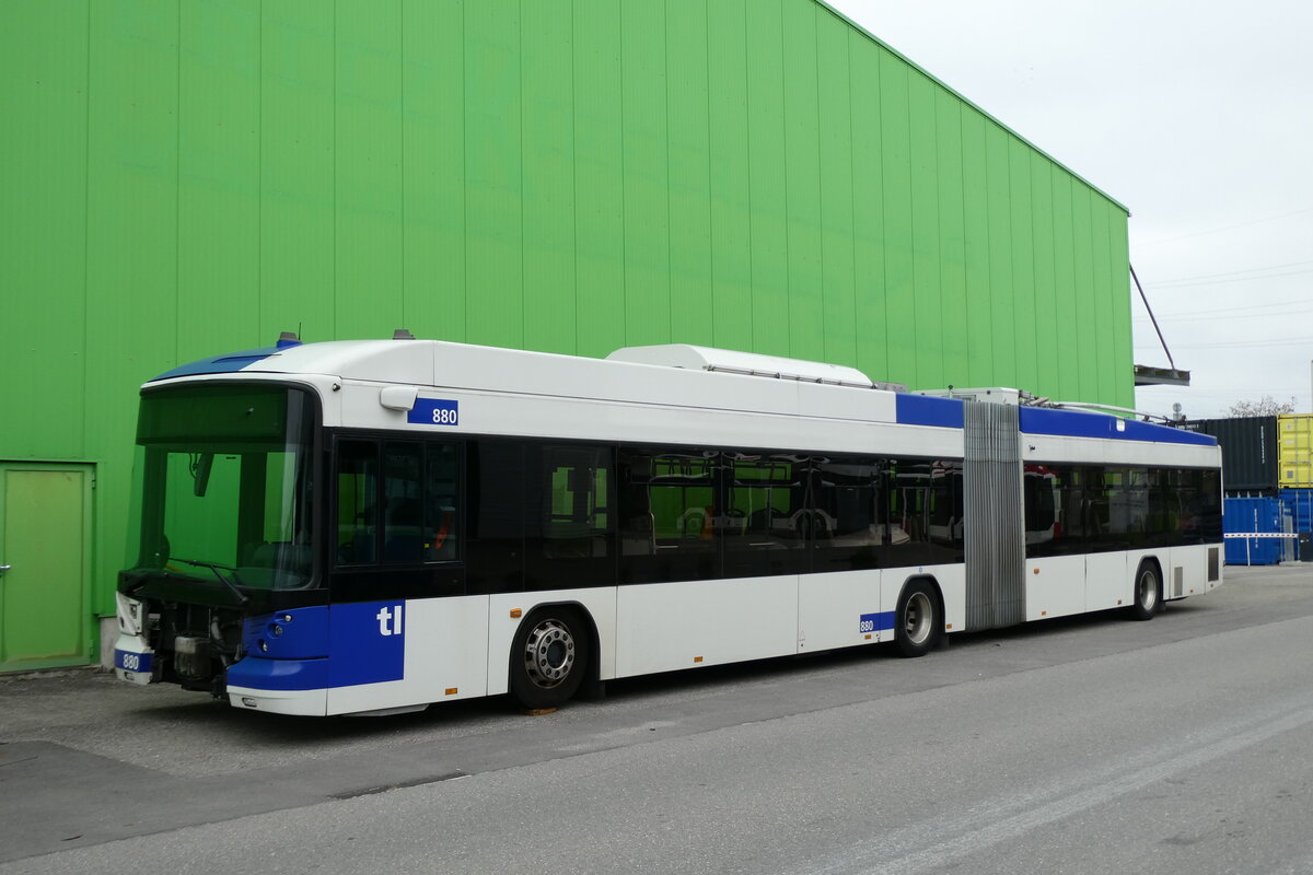 (281'286) - TL Lausanne - Nr. 880 - Hess/Hess Gelenktrolleybus am 11. Oktober 2025 in Kerzers, Interbus