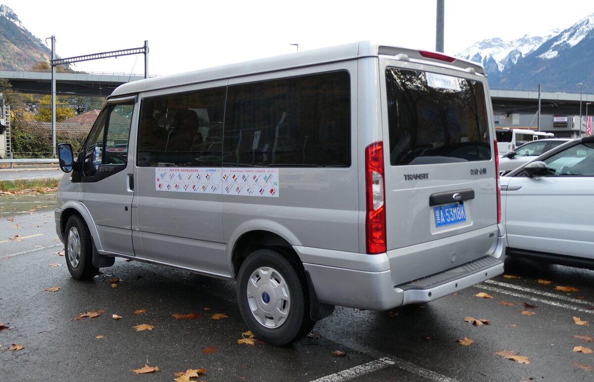 (281'845) - Aus China: ??? - A 53M8K - Ford am 28. Oktober 2025 beim Bahnhof Interlaken Ost (2025 - Asia - Europe / 70DAYS / 23000KM)