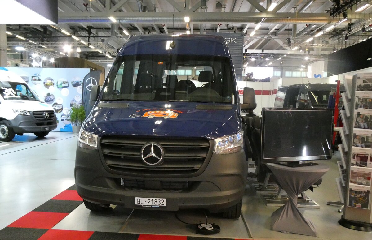 (282'143) - Hofmeier, Liestal - BL 21'832 - Mercedes am 7. November 2025 in Bern, transport.ch