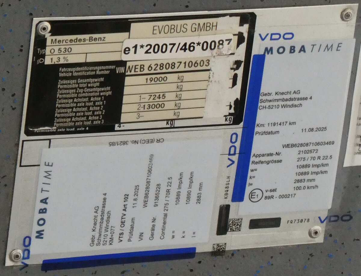 (282'352) - Typenschild - Knecht, Windisch Nr. 458 - am 13. November 2025 beim Bahnhof Biel (Prfdatum am 11. August 2025 mit 1'191'417 Kilometern!)