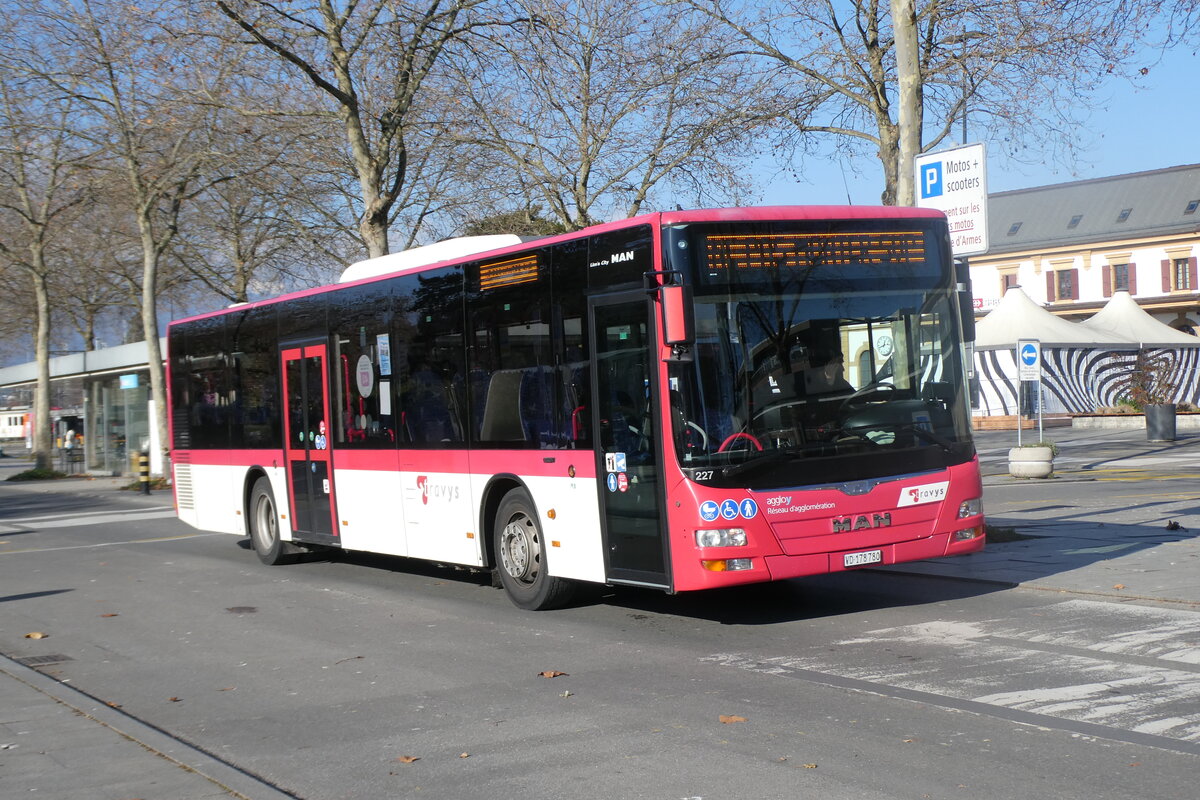 (282'528) - TRAVYS Yverdon - Nr. 227/VD 178'780 - MAN am 22. November 2025 beim Bahnhof Yverdon