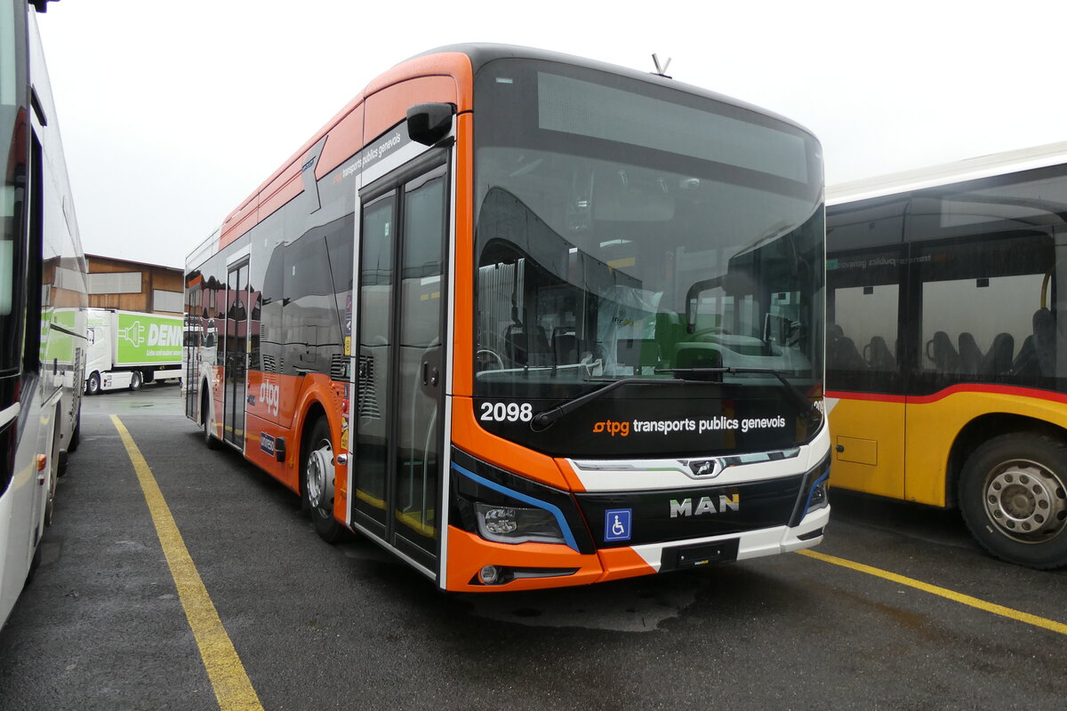 (282'847) - Gen�ve-Tours, Gen!ve - Nr. 2098 - eMAN am 6. Dezember 2025 in Kerzers, Interbus