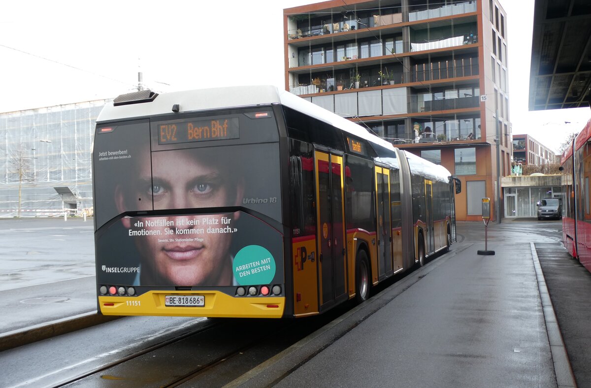 (282'871) - PostAuto Bern - Nr. 11'151/BE 818'686/PID 11'151 - Solaris (ex Nr. 686) am 6. Dezember 2025 beim Bahnhof Bern Br�nnen Westside